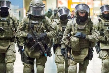 Nur ein Spiel: Vermeintliche Geiselnahme durch Zwölfjährigen mit Waffe löst Spezialeinsatz der Polizei aus