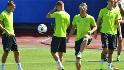 Schweinsteiger und Höwedes beim Abschlusstraining dabei