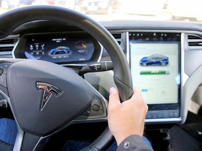 US-Behörde fordert von Tesla Informationen zu „Autopilot“