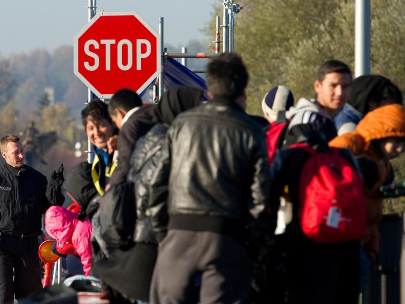 Innenminister fordern frühere Identitätsklärung von Flüchtlingen: „Nicht mehr so laufen lassen“