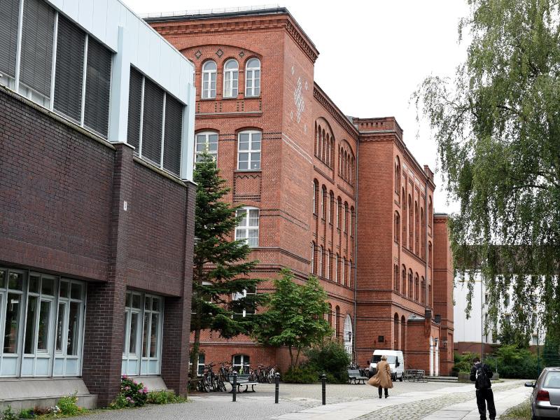 UPDATE: Berliner Bezirksamt bestätigt Tod von zwei Schülerinnen und einer Lehrerin in Nizza