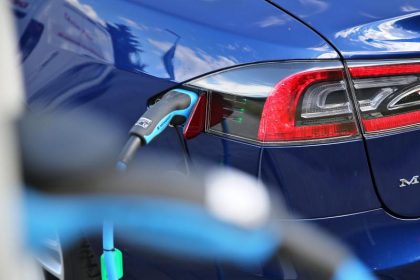 Expertin: E-Autos brauchen langfristigen Steuervorteil
