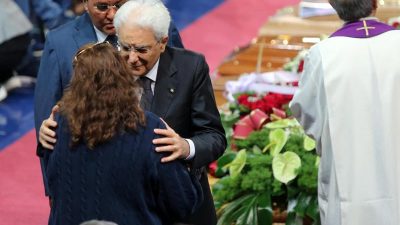 Bewegende Trauerfeier für Opfer des Zugunglücks in Italien