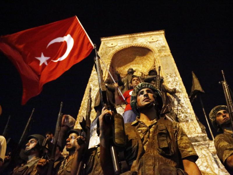 Türkei erklärt 15. Juli zum „Gedenktag für Märtyrer“ – es begann die große Säuberung