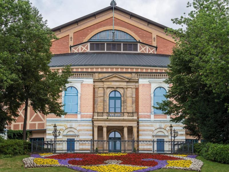 Bayreuther Festspiele starten – eingezäunt und mit Sonderausweis