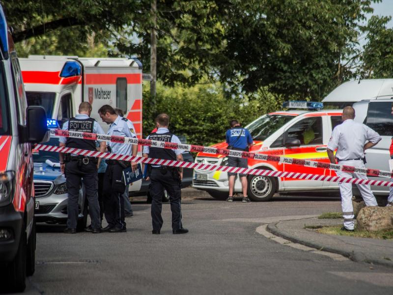 Baden-Württemberg: Zwei Menschen auf offener Straße getötet