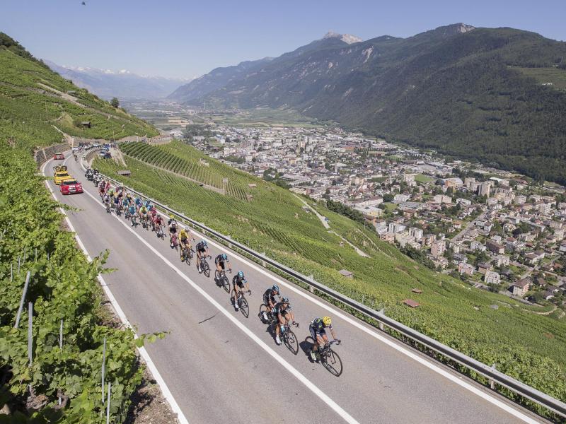 Russe Sakarin gewinnt erste Alpen-Etappe der Tour