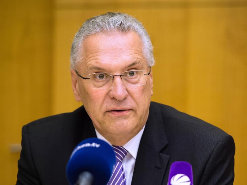 Innenminister Herrmann: Straffällige Flüchtlinge schneller abschieben, Flüchtlingsstatus sofort entziehen