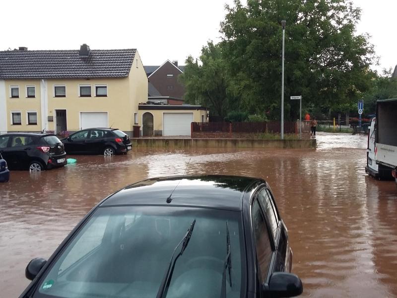 Überflutete Straßen und Keller in Teilen Deutschlands