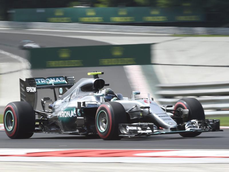 Hamilton-Crash hilft Rosberg: Trainingsbestzeit in Ungarn