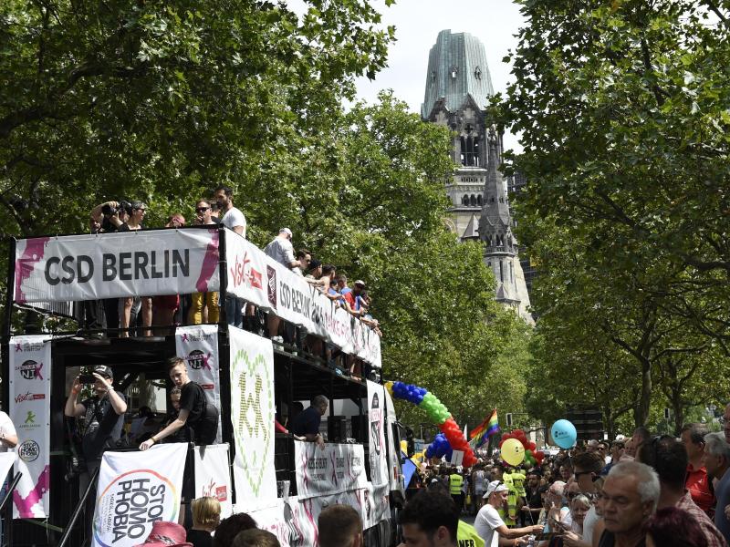 Hohe Sicherheitsvorkehrungen auf Berliner CSD-Parade