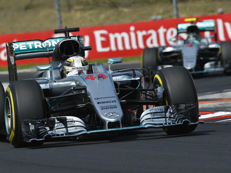 Hamilton nimmt Rosberg mit Ungarn-Sieg WM-Führung ab