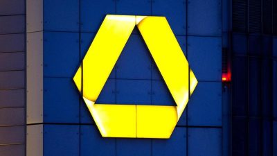 Commerzbank-Gewinn sackt um ein Drittel ab