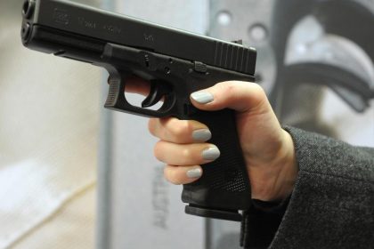 Lüneburg: Schwerverletzter nach Schüssen aus Fahrzeug – Laut Polizei kein Clan-Streit – Fahndung nach zwei Männer (21, 25)