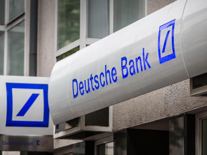 Deutsche Bank müht sich um bessere Zeiten
