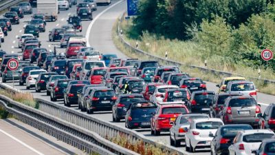 ADAC warnt vor vollen Autobahnen: Stauwochenende steht bevor