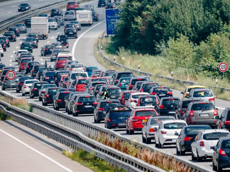 ADAC warnt vor vollen Autobahnen: Stauwochenende steht bevor