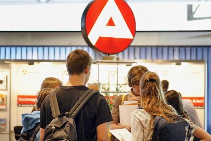 Wirtschaft baut ab – staatliche Stellenausschreibung boomt: 199.000 neue Stellen