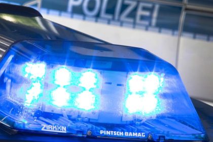 Flüchtlinge drohen Autofahrern mit Holzlatten – Handwerker greifen zu Nagelschussgeräten