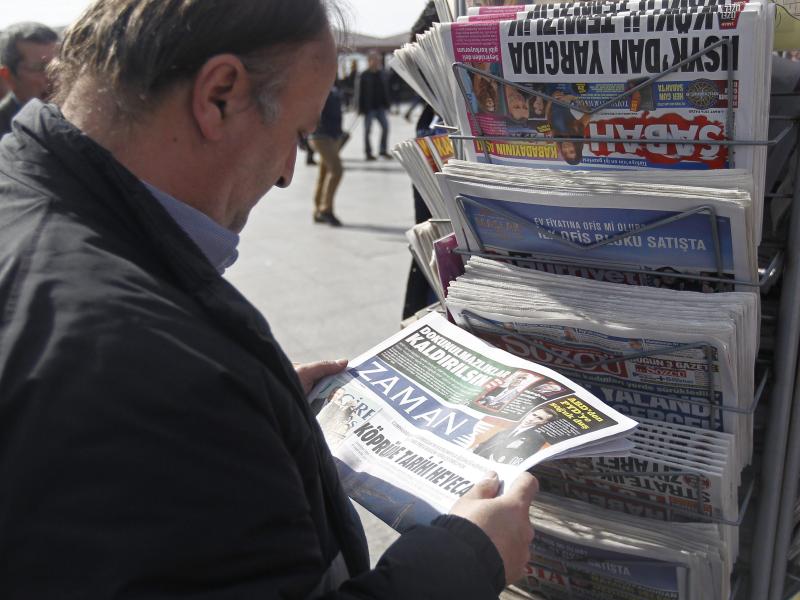 Türkei verhaftet Journalisten und schließt Zeitungen und Fernseh-Sender