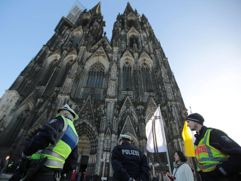 AfD: Nicht den Kölner Dom einsperren, sondern die Störenfriede