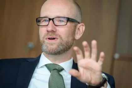 Weidel: Peter Taubers Vorschlag wie der aus „repressiven Systemen und Diktaturen”