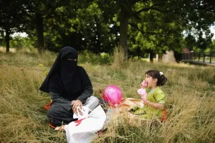 Burka, Schleier, Kopftuch – „Frauen tun das nicht freiwillig“, sagt muslimische Schriftstellerin Obhodjas (65)