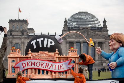 Größte Bürgerklage in der Geschichte der Bundesrepublik – Verfassungsbeschwerde „Nein zu CETA!“ wird von 100.000 Menschen unterstützt