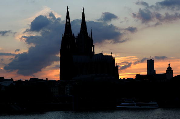 Schießerei in Köln: Täter flüchtig – Streit von „Gutgekleideten“ eskaliert, Äxte und Messer im Einsatz