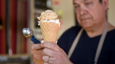 Tourismus: Shopping statt Sonnenbad – Glühwein statt Stracciatella in der Eiswaffel