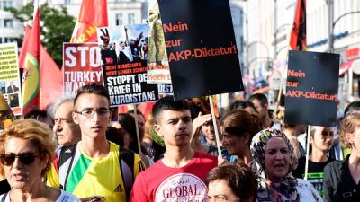 Krieg der Türken in Wien – Wenn Kurdendemo und Erdogan-Türken aufeinandertreffen