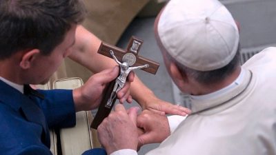 Nach Beschwerden: Potsdamer Landtag läßt Kreuz im CDU-Franktionssaal abnehmen