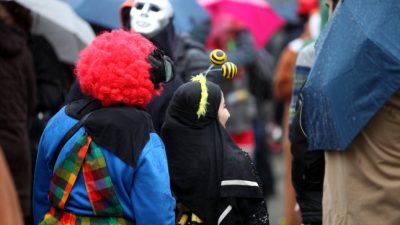 Klöckner sieht Karneval durch Burka-Vergleich verunglimpft