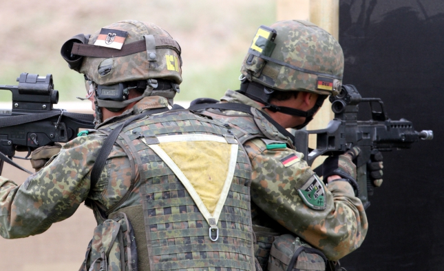 Umfrage: Mehrheit für Bundeswehreinsatz bei terroristischen Angriffen