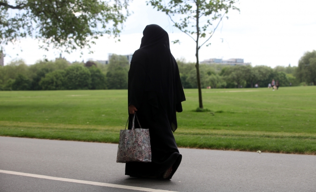 Bayerns Justizminister für generelles Burka-Verbot