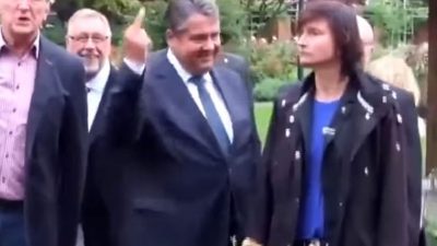 Salzgitter: Sigmar Gabriel antwortet mit Stinkefinger auf Volksverräter-Rufe und steht dazu