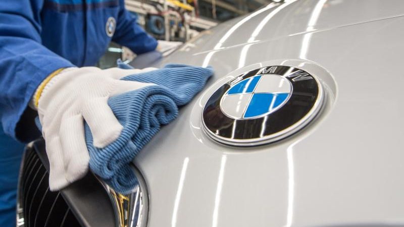 Aufreger bei BMW: Vorarbeiter erteilt 20 Kollegen Türkisch-Verbot – Konzern rudert zurück