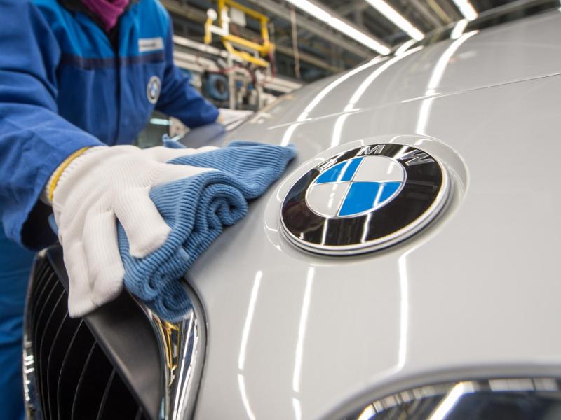 Aufreger bei BMW: Vorarbeiter erteilt 20 Kollegen Türkisch-Verbot – Konzern rudert zurück