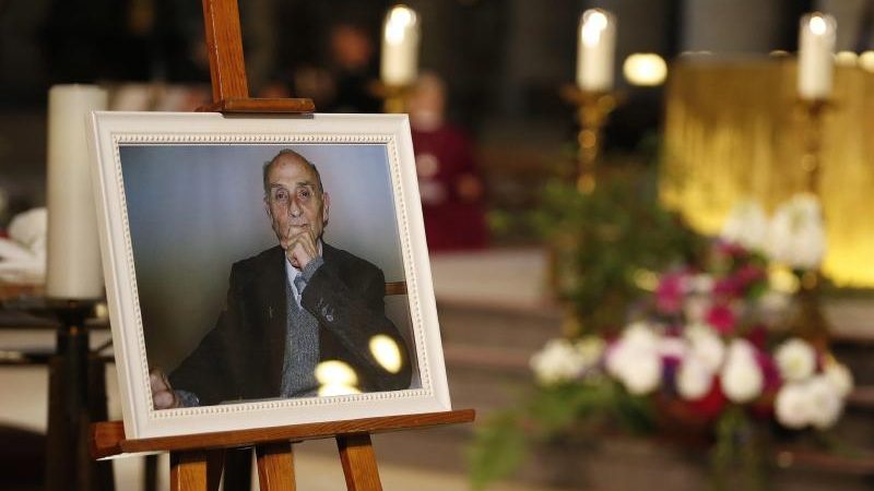 Emotionale Trauerfeier für ermordeten Priester in Frankreich