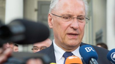 Behörden: „Verbindliche Regelungen“ für soziale Netzwerke