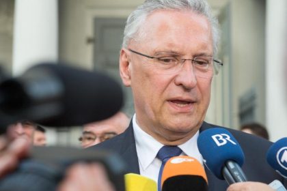 Behörden: “Verbindliche Regelungen” für soziale Netzwerke