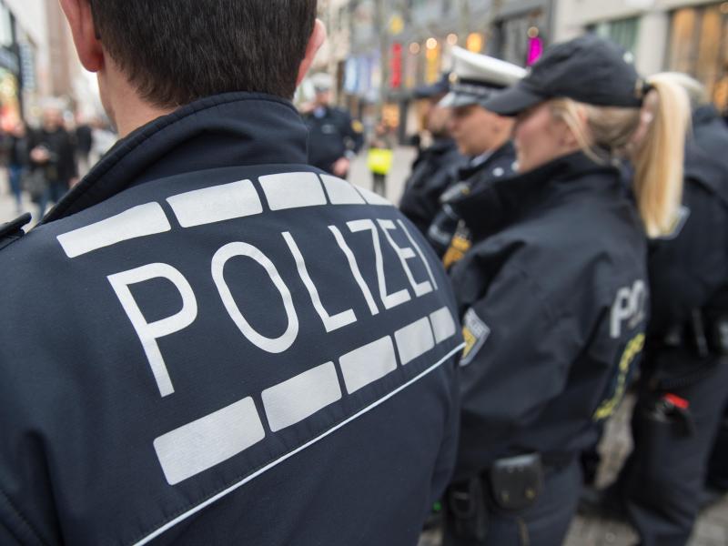 Polizei entsendet weitere Beamte nach Chemnitz – Seehofer bietet sächsischer Polizei Unterstützung an