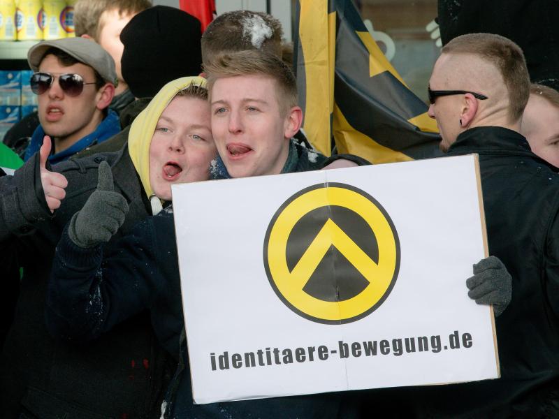 Identitären-Aktion: Magnitz-Krankenhaus-Plakate an Presse- und Parteigebäude geklebt