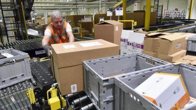 Amazon sucht 13 000 Saisonarbeiter für das Weihnachtsgeschäft