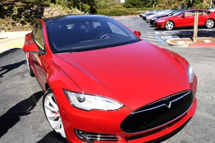 Tesla-Elektroauto geht in Südfrankreich in Flammen auf