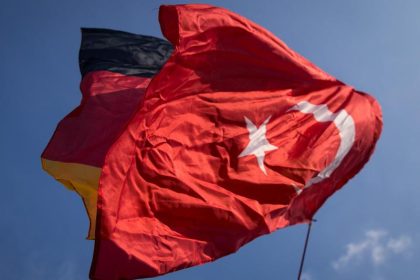 Türkischer Außenminister wirbt für „Neustart“ in deutsch-türkischen Beziehungen