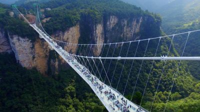 430 Meter: Längste Glasbrücke der Welt in China eröffnet