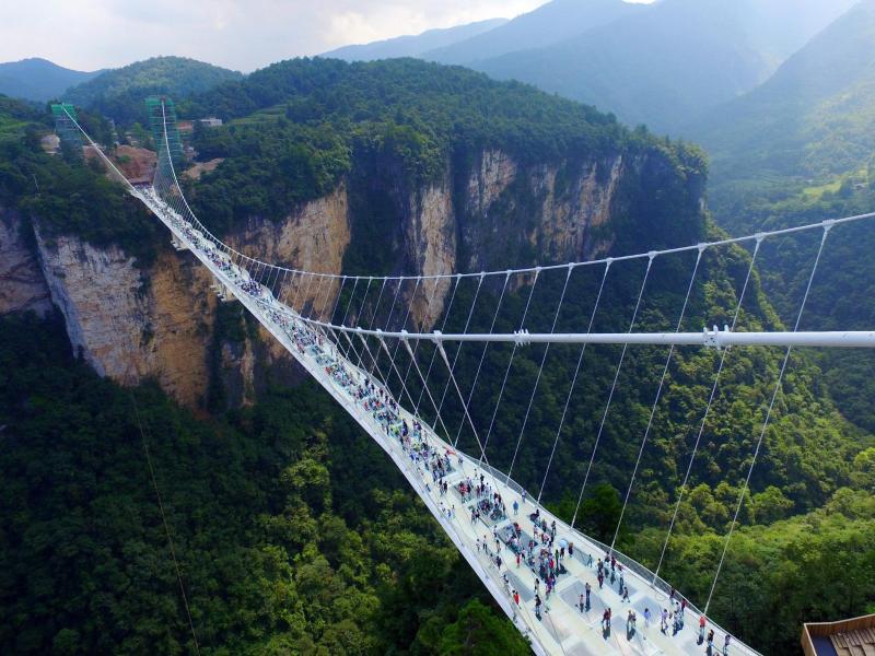 430 Meter: Längste Glasbrücke der Welt in China eröffnet