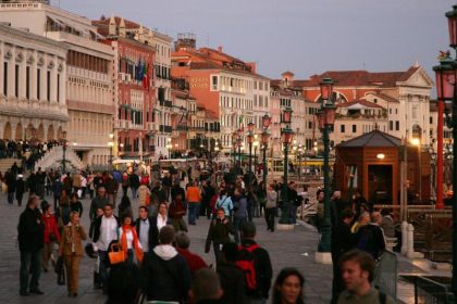 Einsame Menschen geraten laut Psychologin verstärkt in „Isolation“