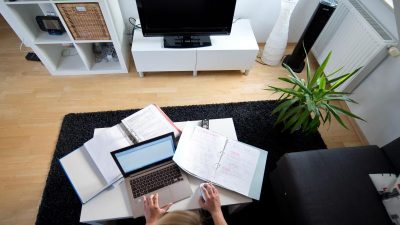 „Homeoffice“ bedeutet oft längere Arbeitszeit und ist zusätzlich zur Anwesenheit im Büro